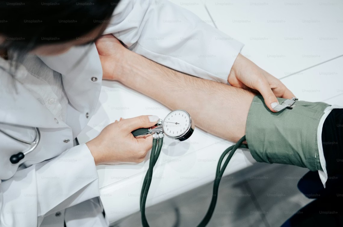 Read more about the article 아이 열날 때 대처 가이드: 해열제 교차 복용 방법과 체온별 응급 상황 체크