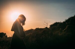 Read more about the article 임신 초기 갑상선 수치(TSH, Free T4) 분석: 태아 뇌 발달과 갑상선 기능 저하증